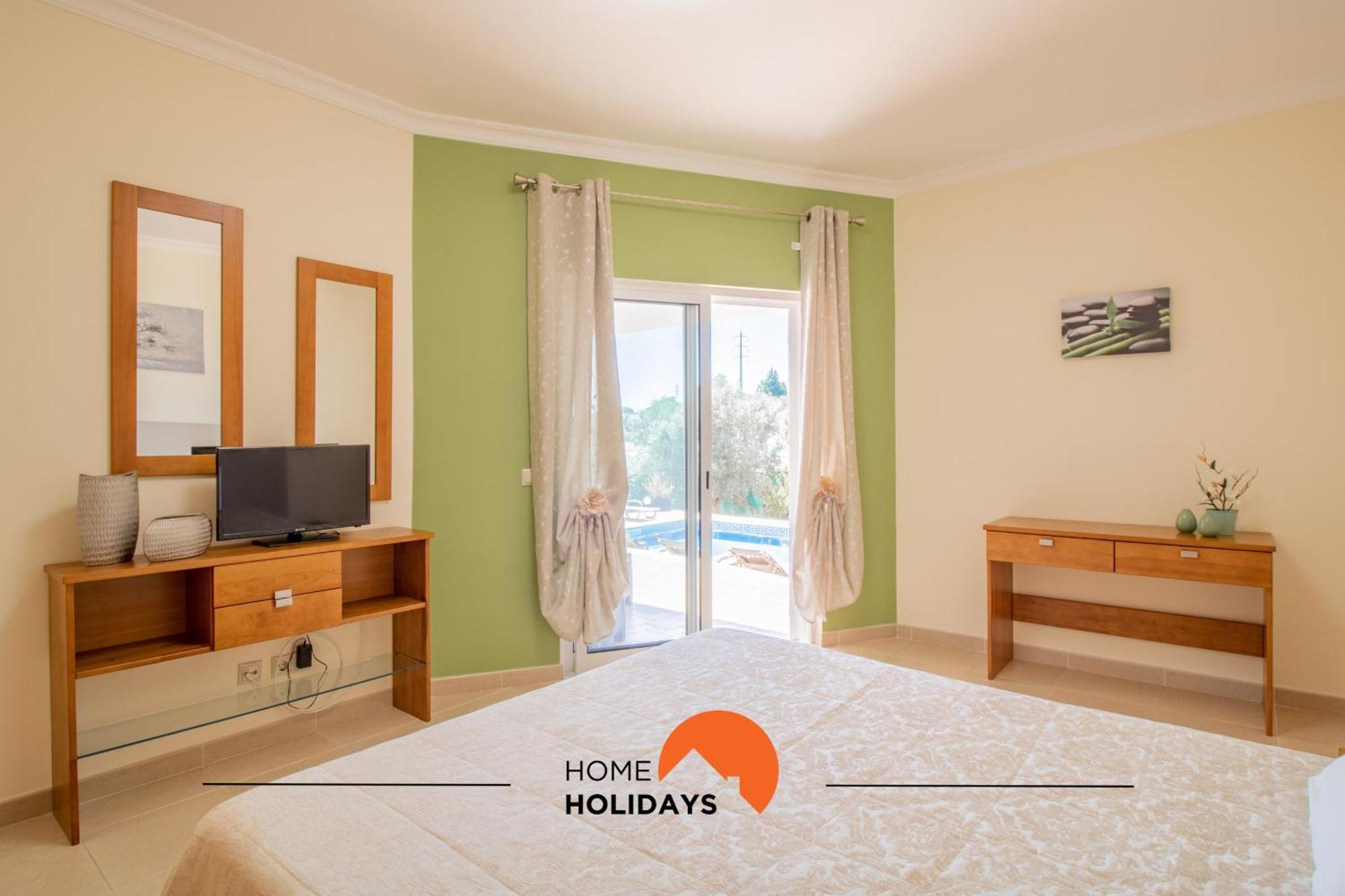 #297 Espacosa Vivenda V5 By Holidays Ferienhaus